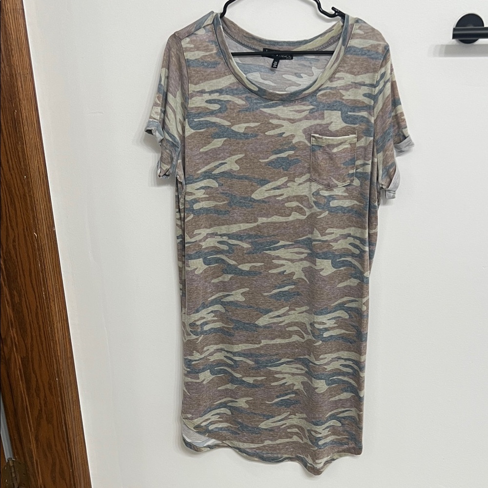Derek Heart Multicolor Camouflage Top
